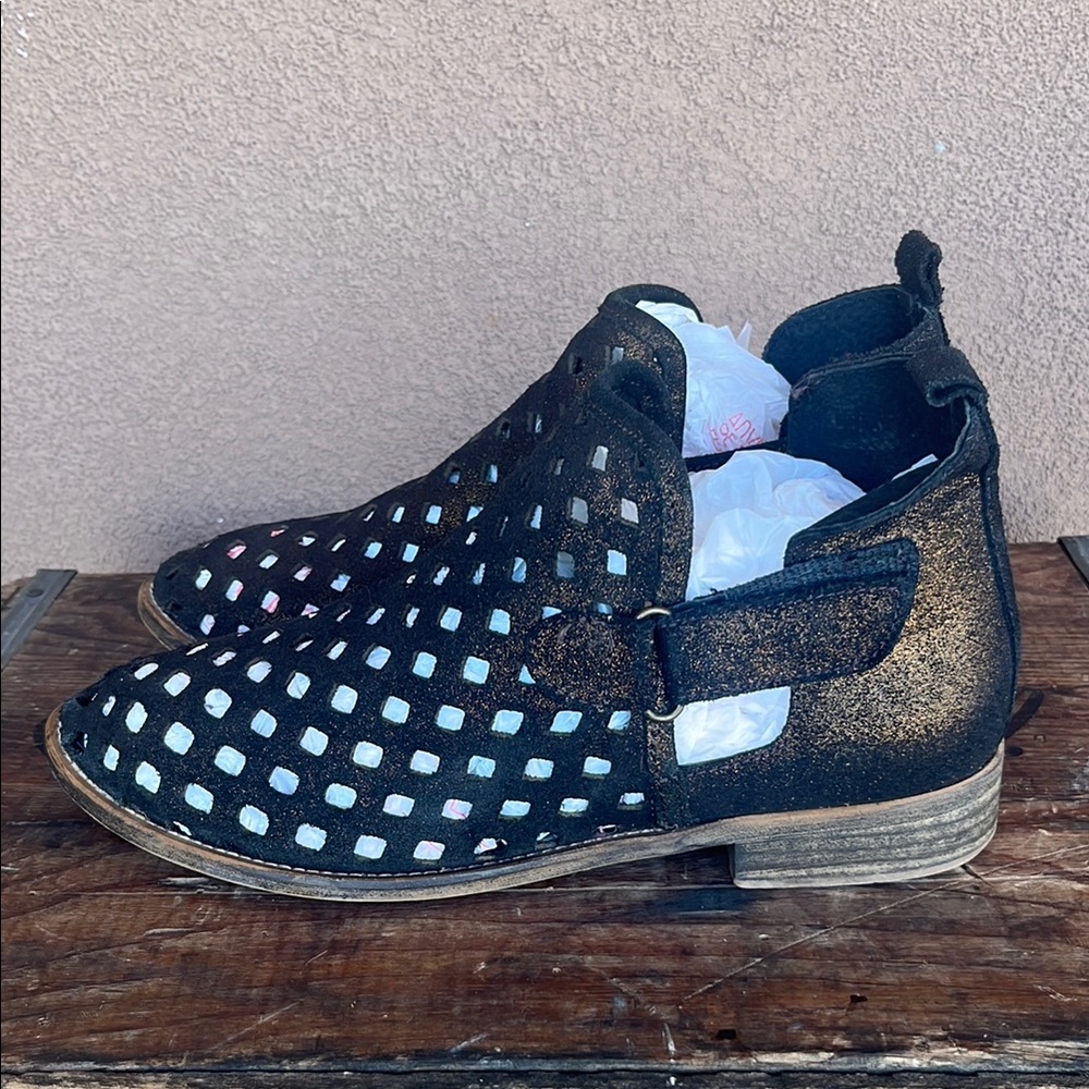 Missed & Cloud  Black & gold Cutout Ankle Boots
